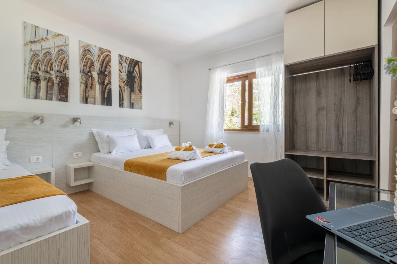 Villa Ivona With Swimming Pool And Jacuzzi Oslje Extérieur photo