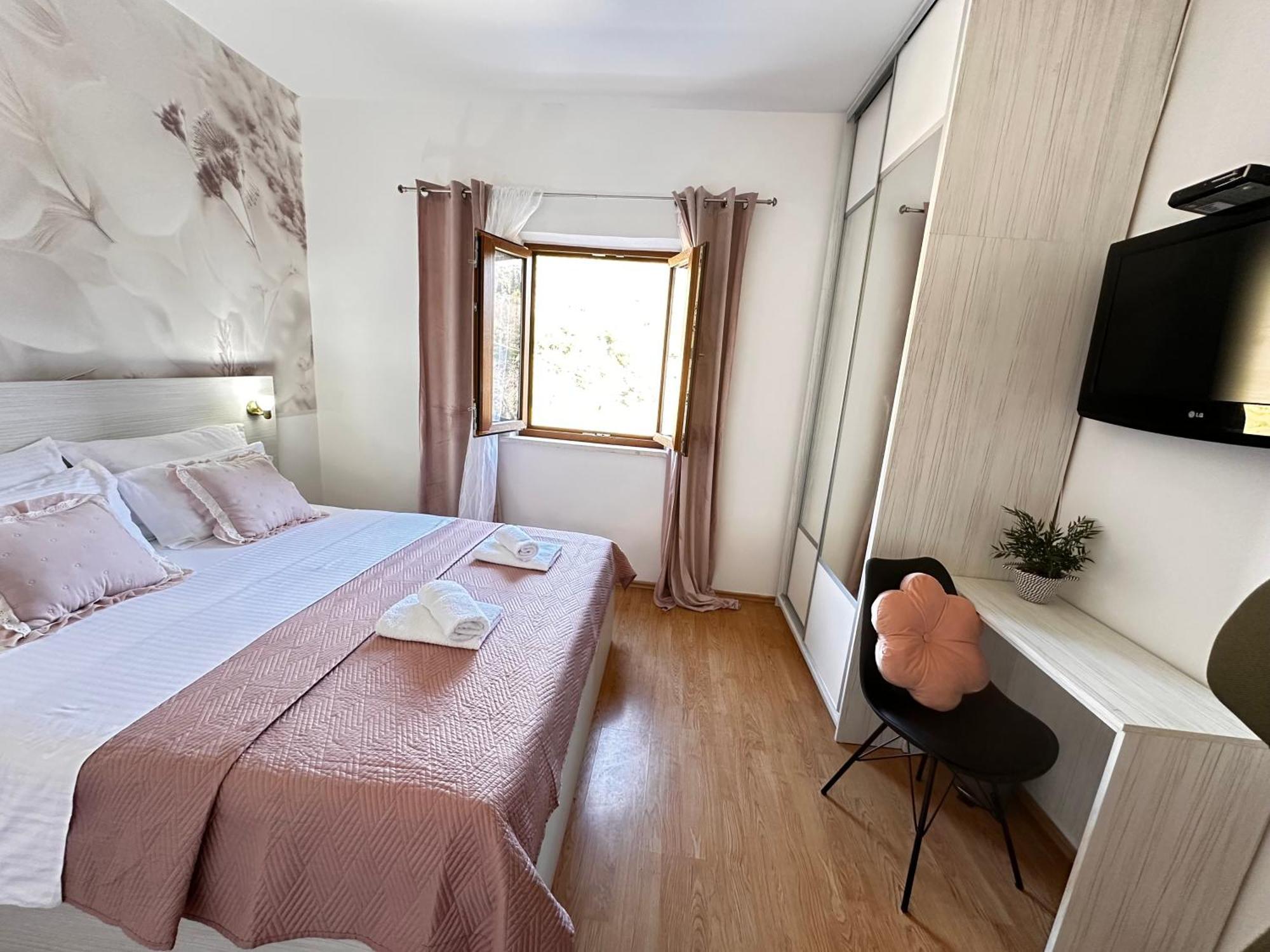 Villa Ivona With Swimming Pool And Jacuzzi Oslje Extérieur photo