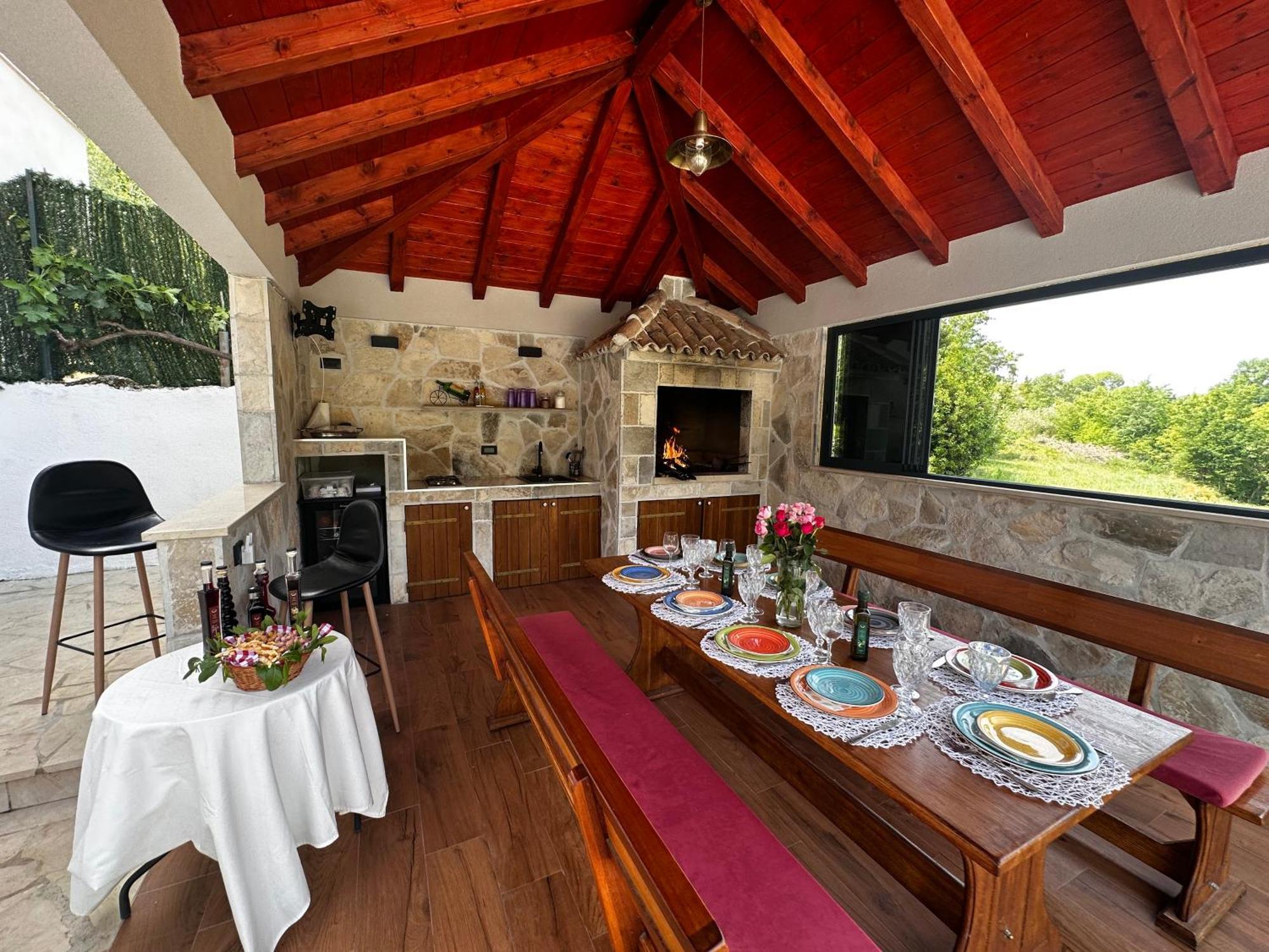 Villa Ivona With Swimming Pool And Jacuzzi Oslje Extérieur photo