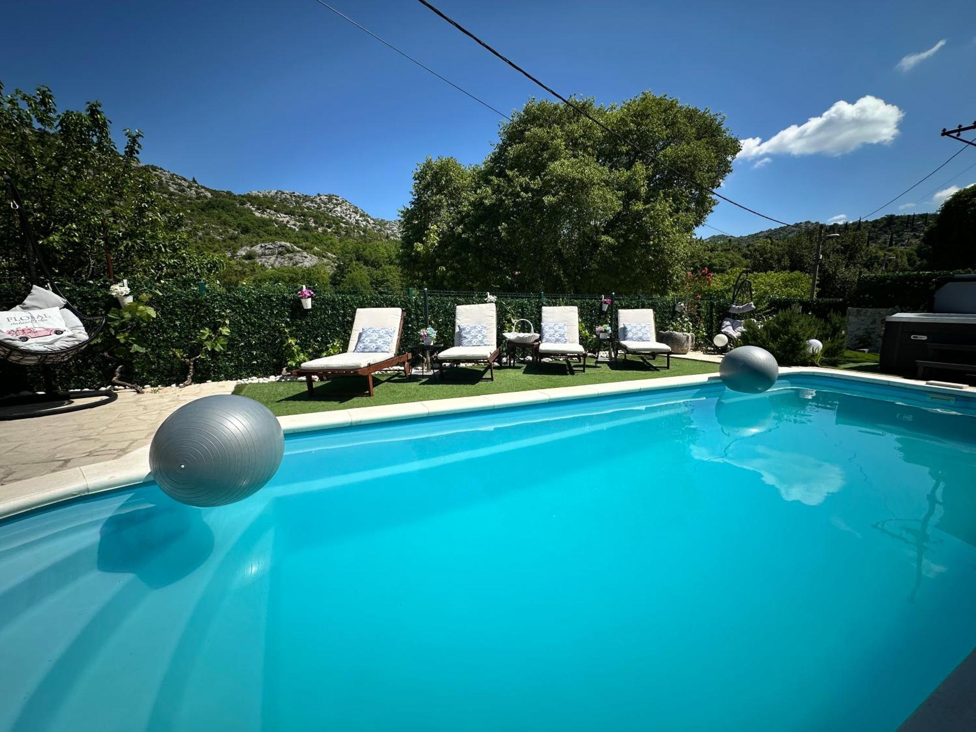 Villa Ivona With Swimming Pool And Jacuzzi Oslje Extérieur photo