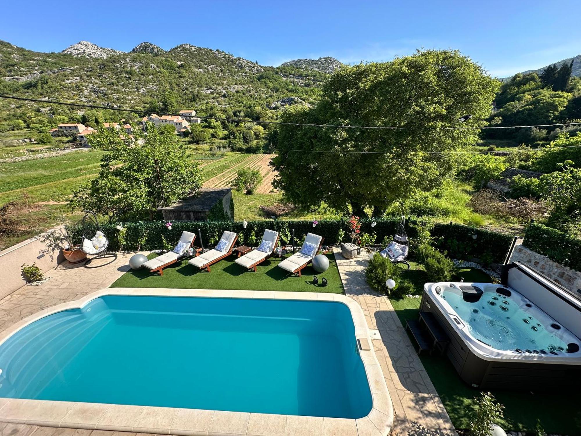 Villa Ivona With Swimming Pool And Jacuzzi Oslje Extérieur photo