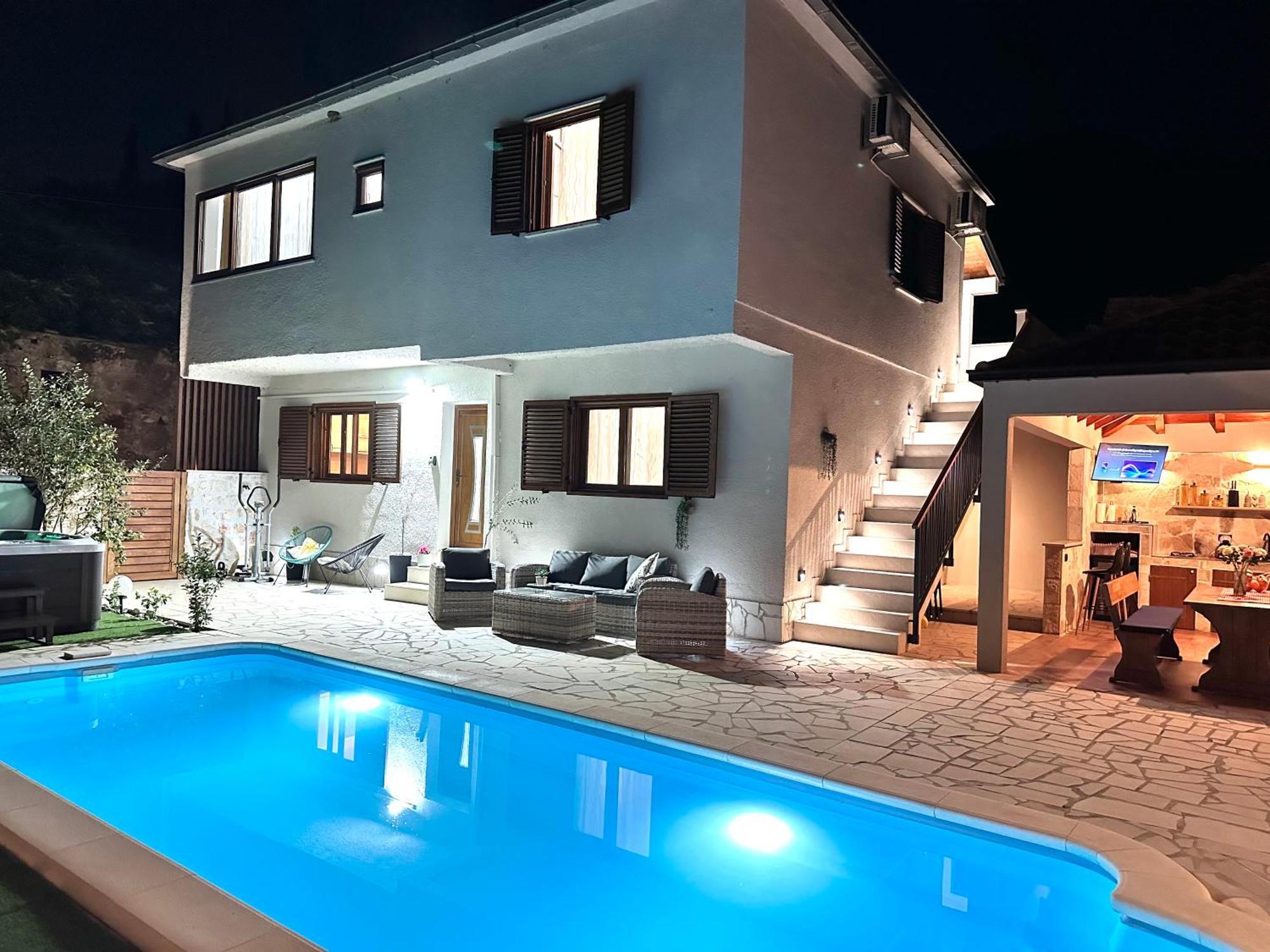 Villa Ivona With Swimming Pool And Jacuzzi Oslje Extérieur photo