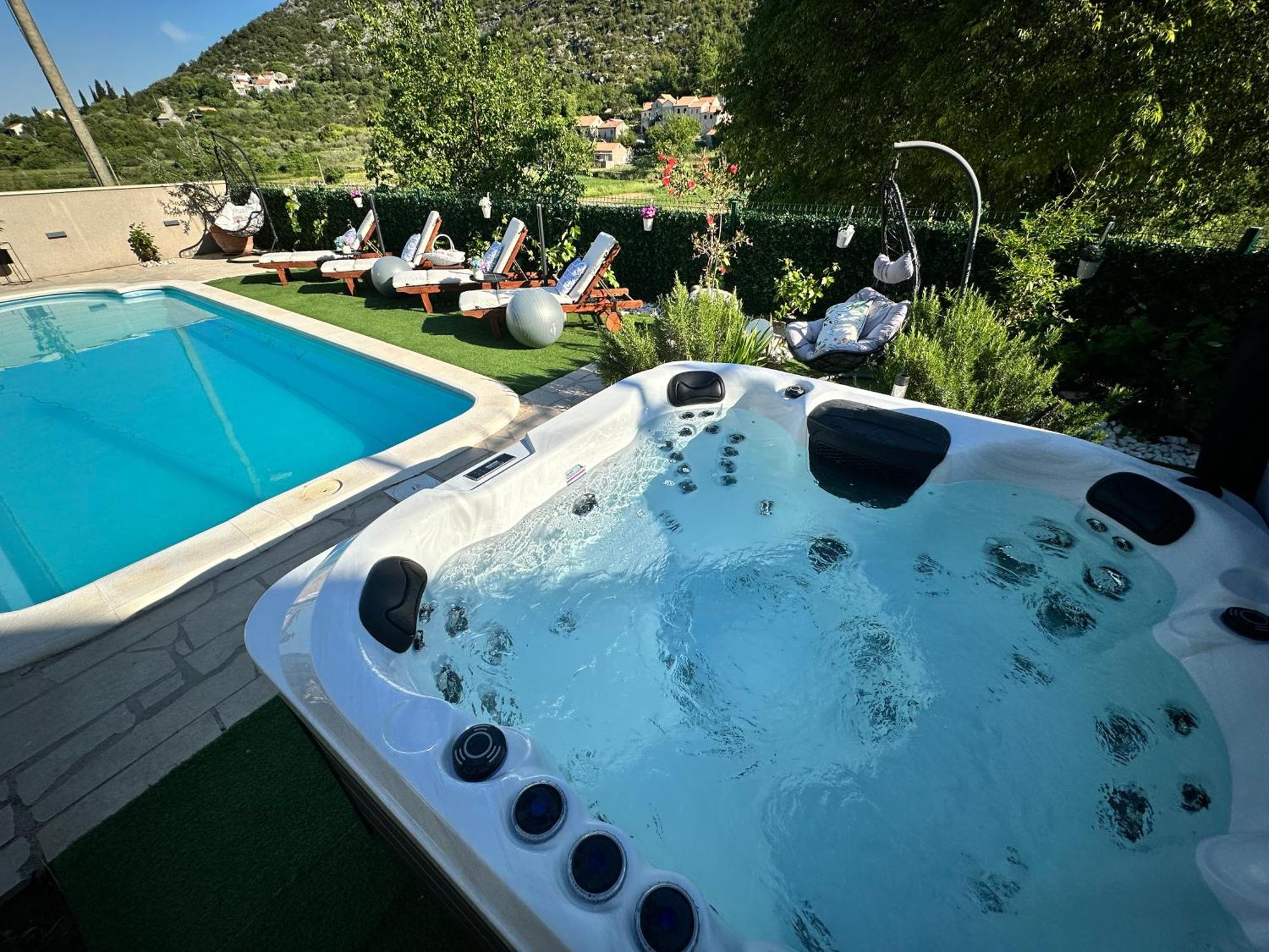 Villa Ivona With Swimming Pool And Jacuzzi Oslje Extérieur photo