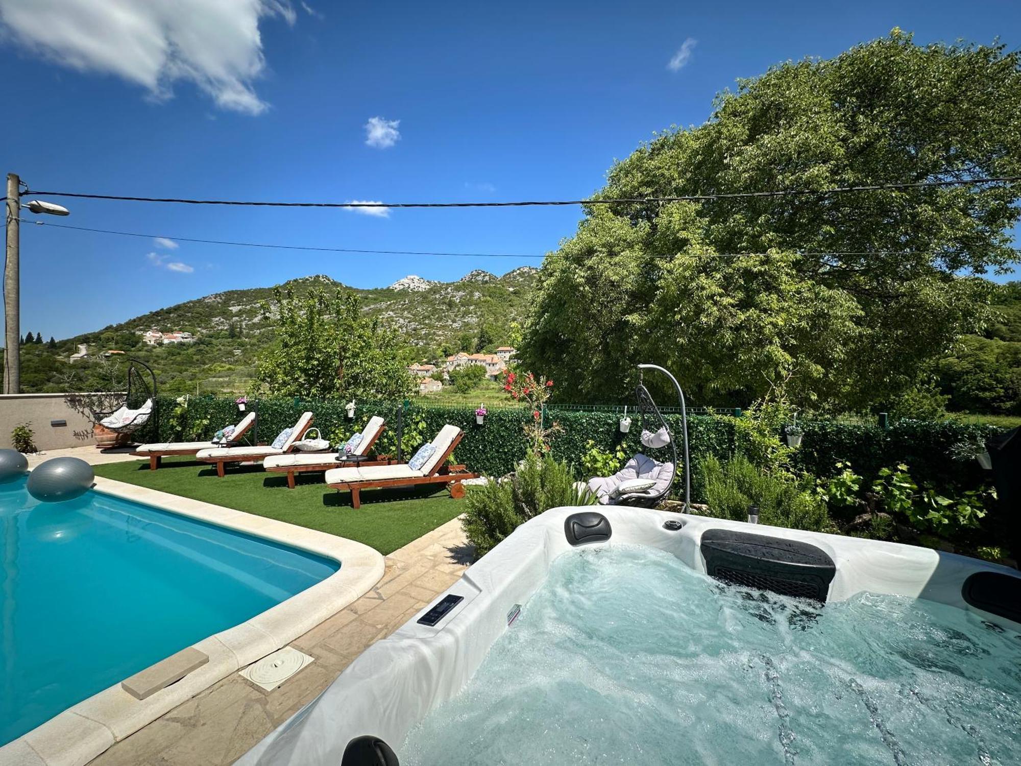 Villa Ivona With Swimming Pool And Jacuzzi Oslje Extérieur photo